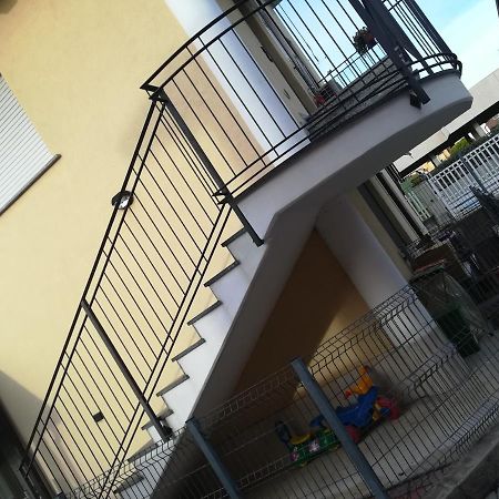 Yellow House Cir 12040 Cassano Magnago Luaran gambar
